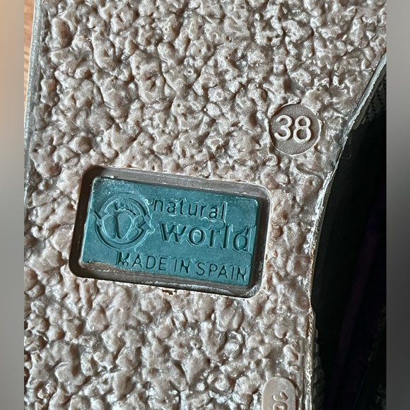 Natural World purple velvet shoes, size 38 (US 7) - Picture 10 of 12